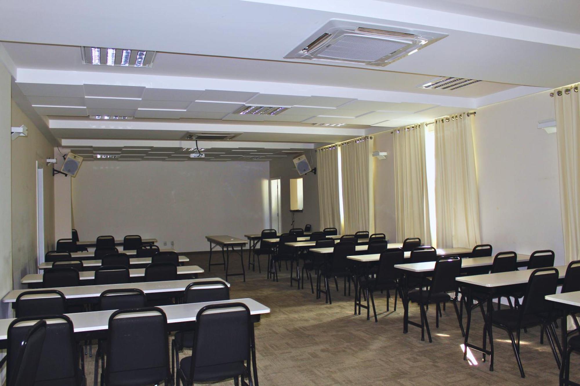 Gontijo Inn Hotel Itajubá Exterior foto A typical classroom at the university